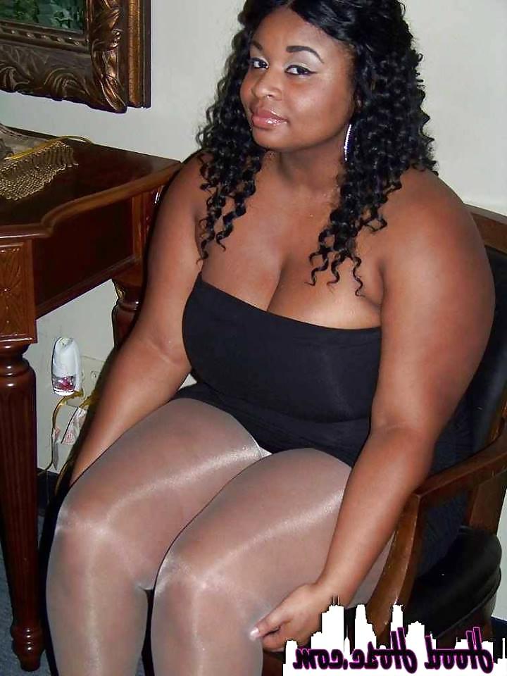 25P MORE black girls in pantyhose!  I love em so much!