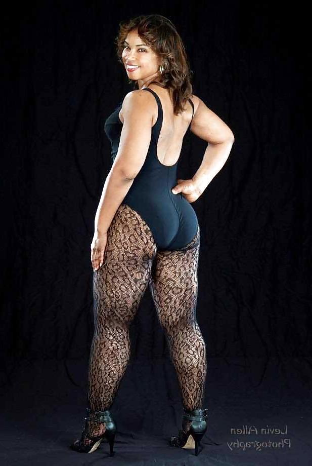 25P MORE black girls in pantyhose!  I love em so much!