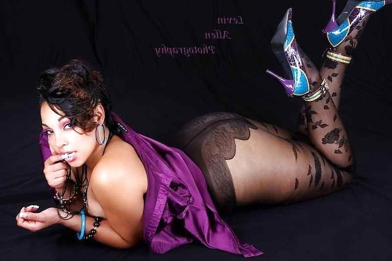 25P MORE black girls in pantyhose!  I love em so much!