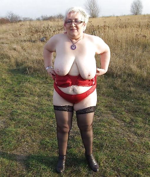 15P British granny