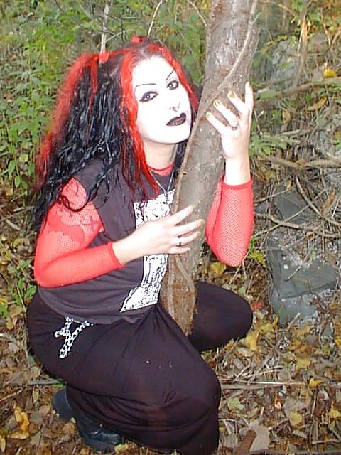 25P Anastaisa (4) Cemetery (Gothic Alt. Punk Girl)