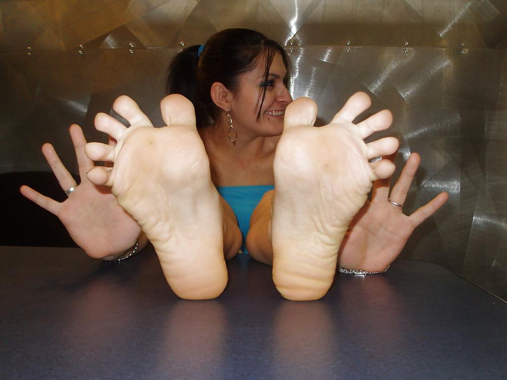 25P Feet & soles