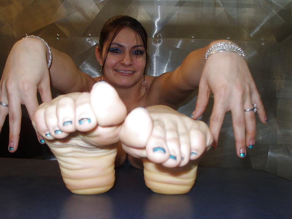 25P Feet & soles