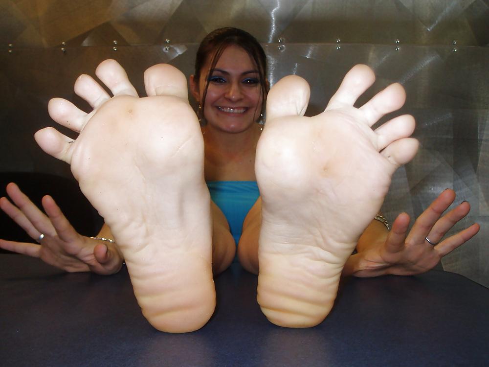 25P Feet & soles