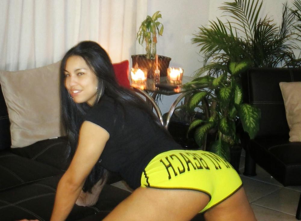 6P Gorgeous latina ass