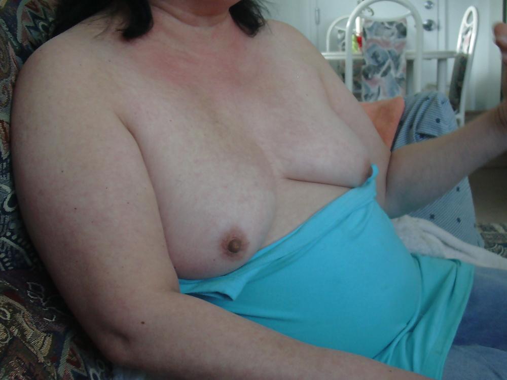 25P Mrs Lindalva 56 yo is a cleaner at a friends house