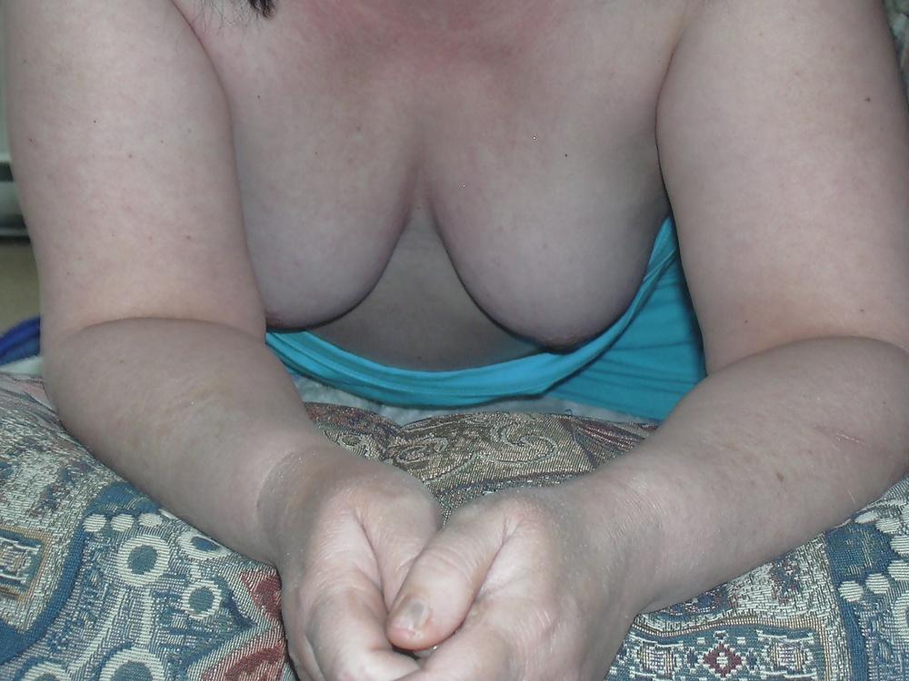 25P Mrs Lindalva 56 yo is a cleaner at a friends house