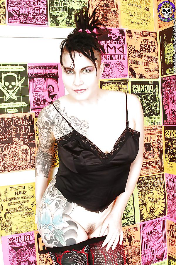 10P Gothic Girls 2