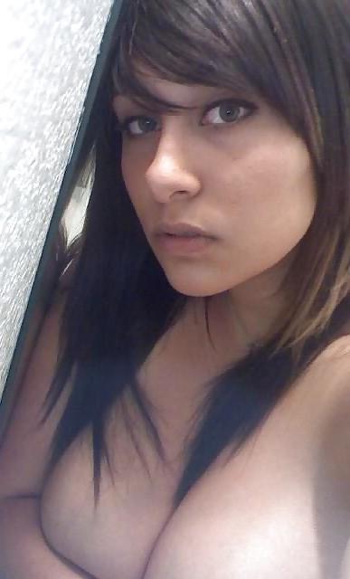 25P Downblouse-Nippel und Dekolleté