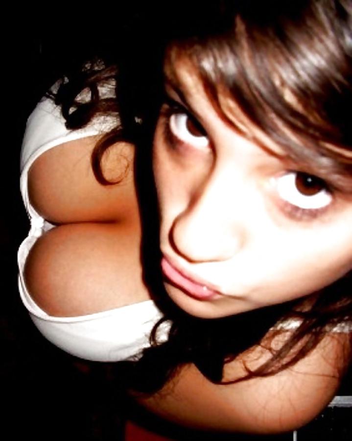25P Downblouse-Nippel und Dekolleté