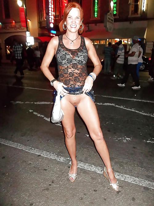 20P Flashing Lifting Her Skirt In Public On The Street