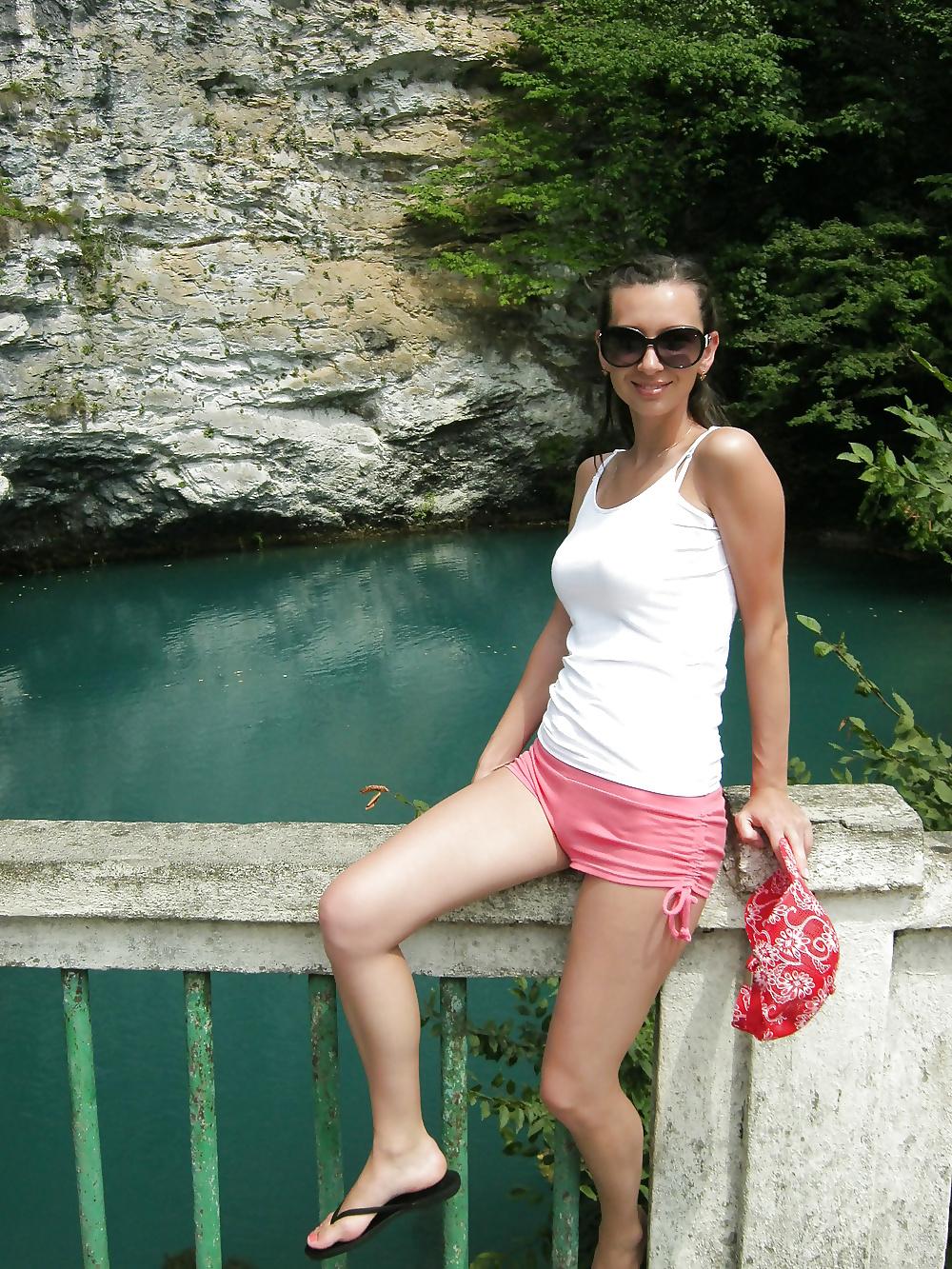 13P Brunette With Gorgeous Body