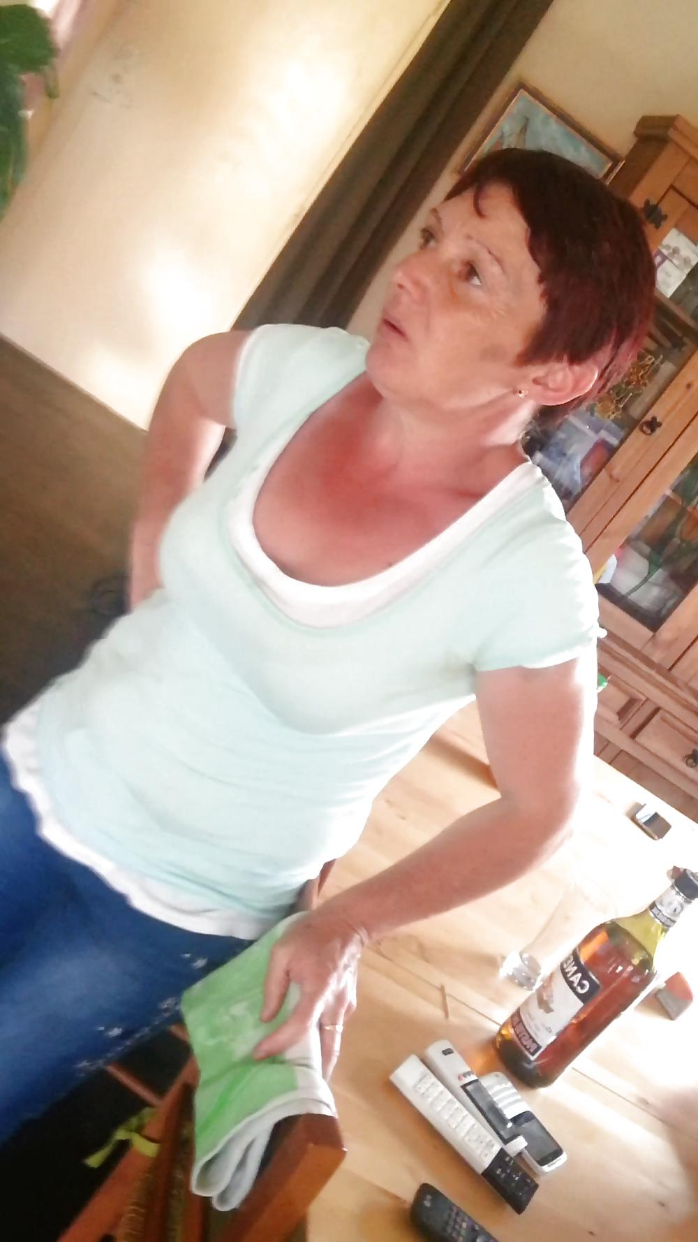 11P Stepmother friend Cleavage