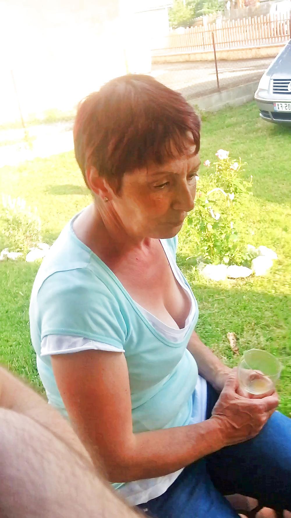 11P Stepmother friend Cleavage