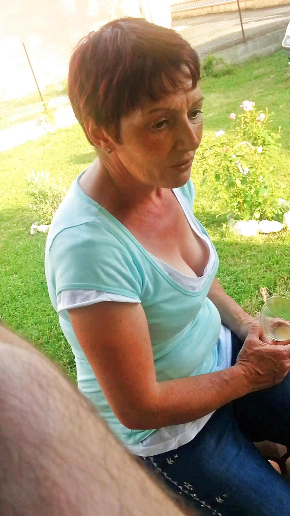 11P Stepmother friend Cleavage