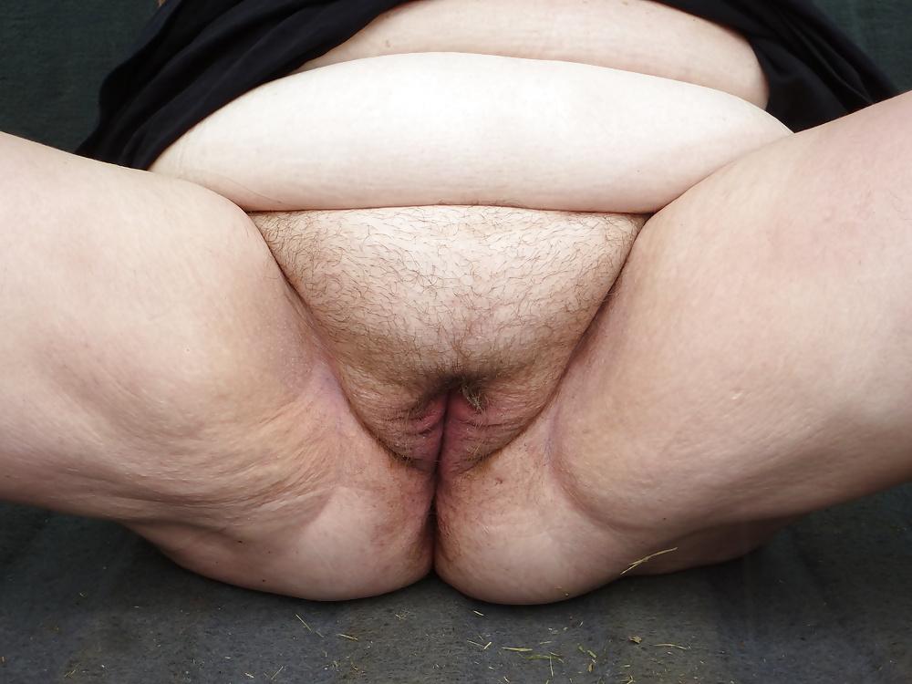 17P Ugly Pussy - Fotze im Auto