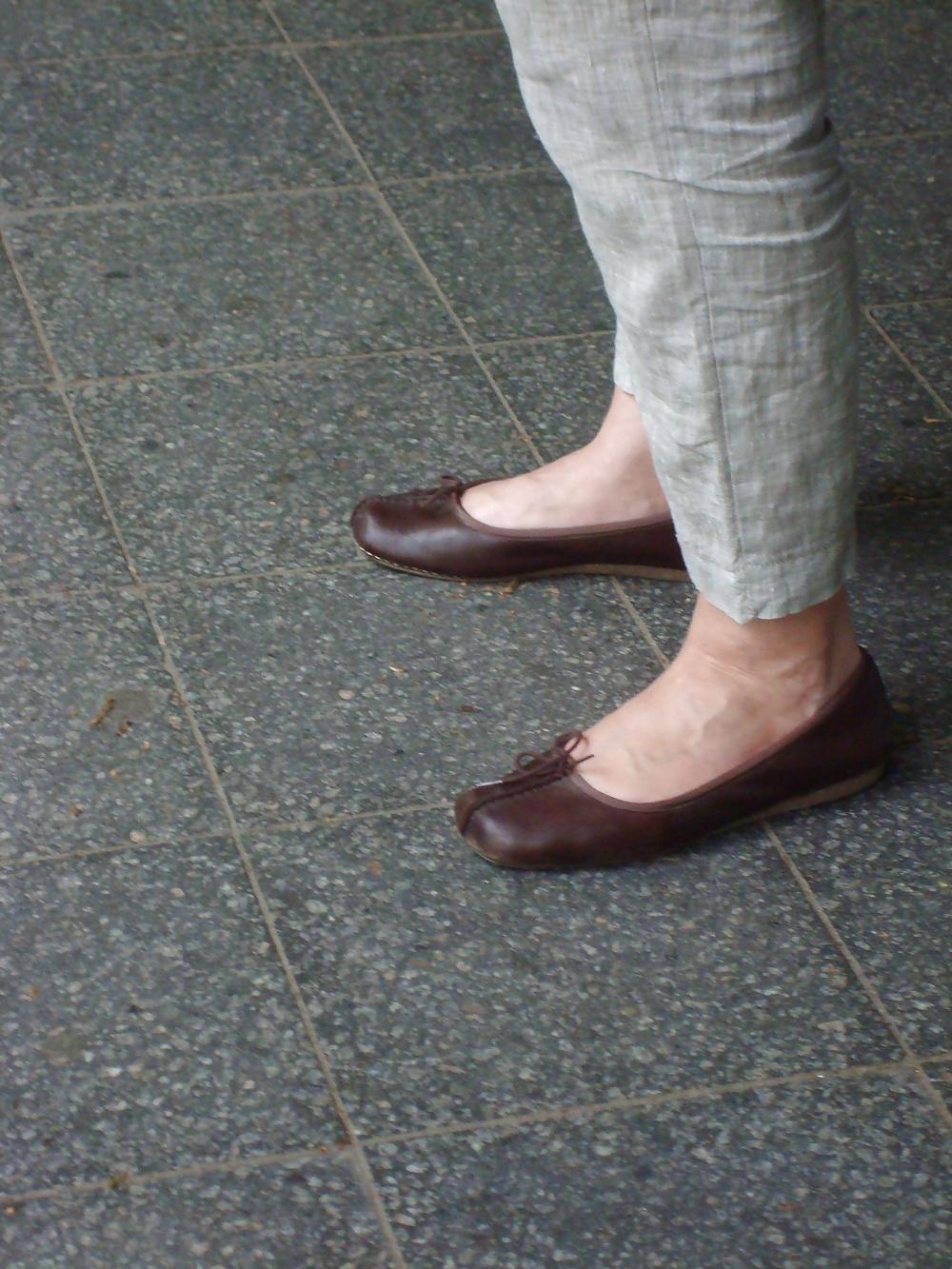 10P Young girls Feet Ballerinas