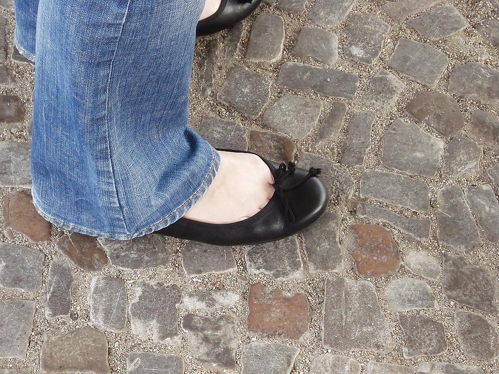 10P Young girls Feet Ballerinas