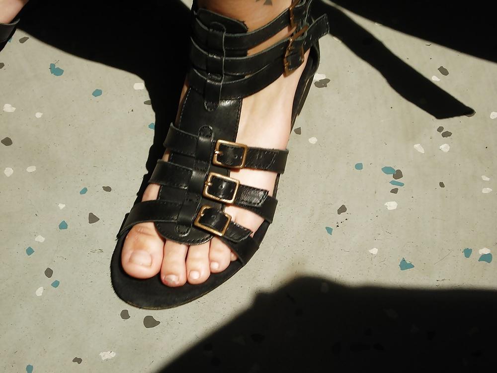 10P Young girls Feet Ballerinas