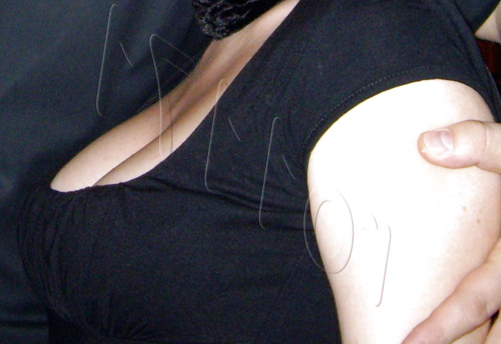 10P Wife cleavage downblouse