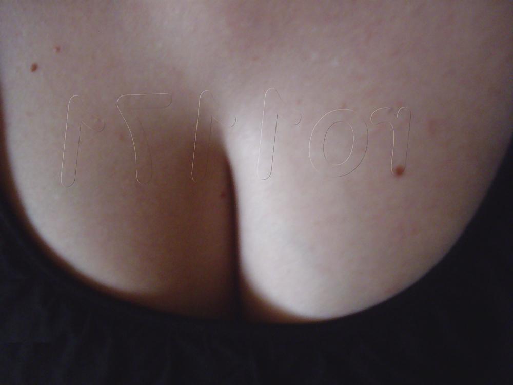 10P Wife cleavage downblouse