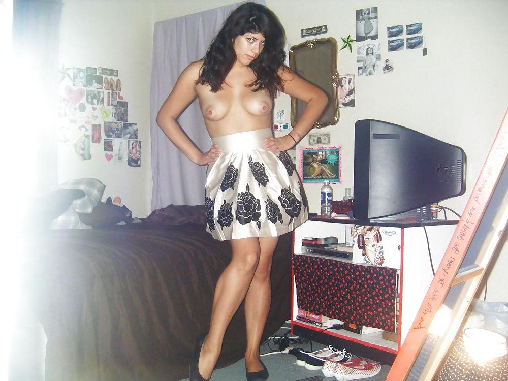 25P Amateur goth-scene brunette