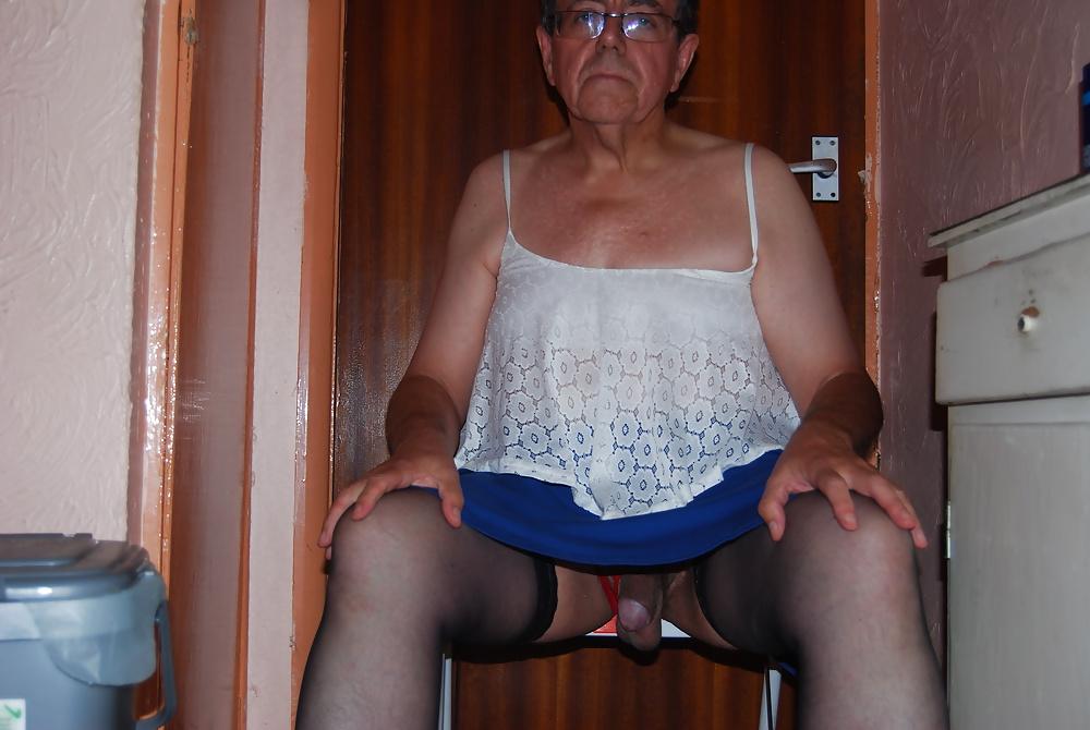 25P CD Maid in the kitchen 3