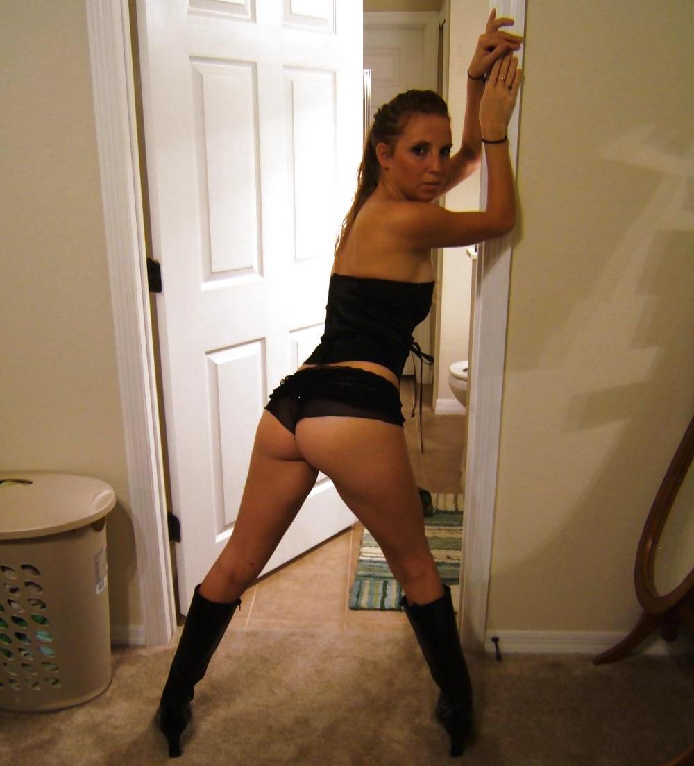 25P Sexy amateur red hair babe