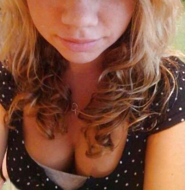 25P Anonymous Cleavage Slut Teases