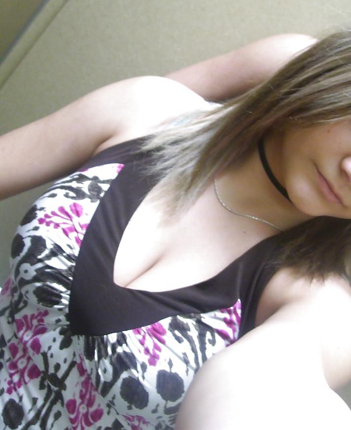 25P Anonymous Cleavage Slut Teases