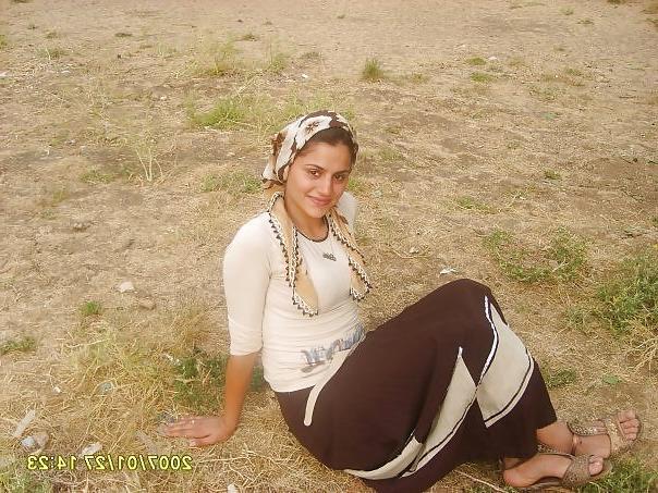 16P Turbanli turkish frau