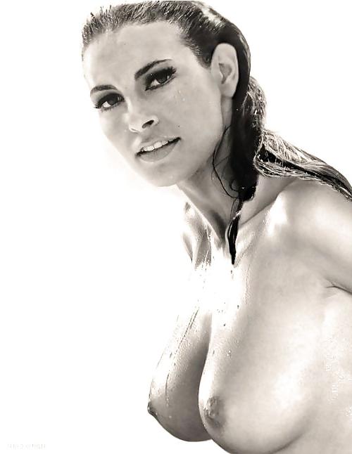 25P More classic female form in B&W