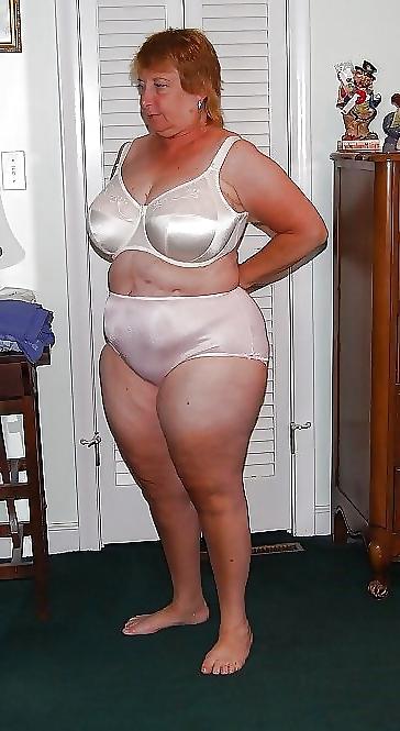 25P Women in underwear