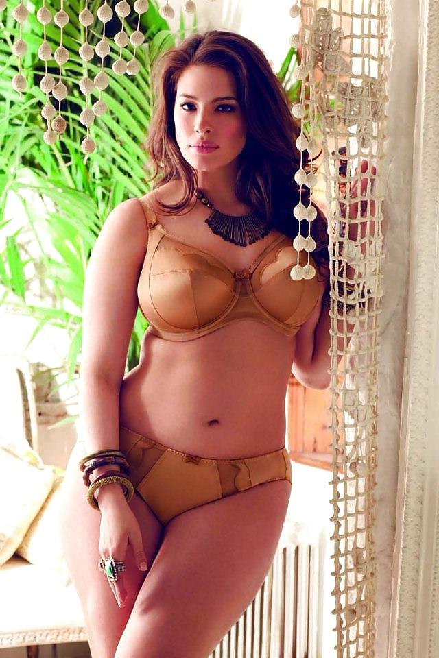 25P Women in underwear
