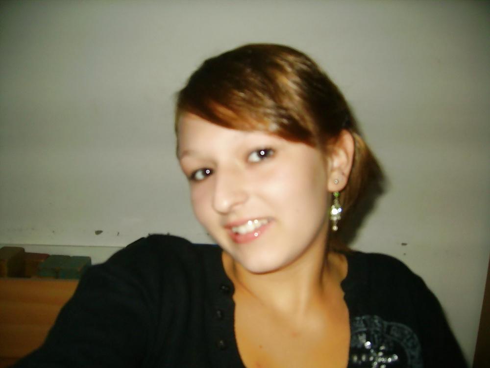24P Short Hair Teen