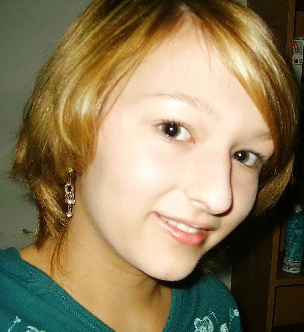 24P Short Hair Teen