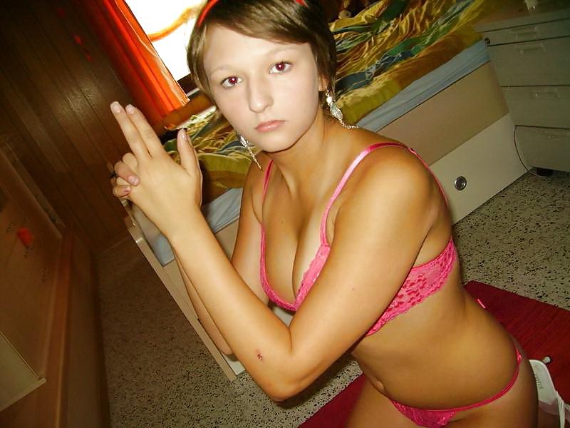 24P Short Hair Teen