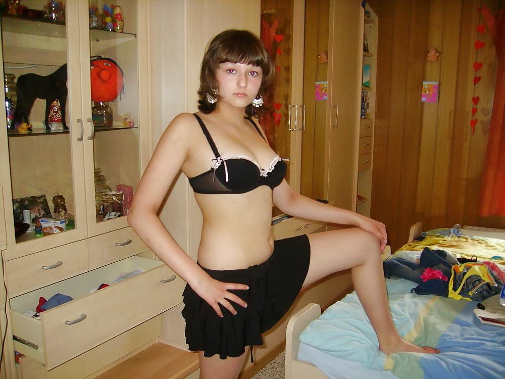 24P Short Hair Teen
