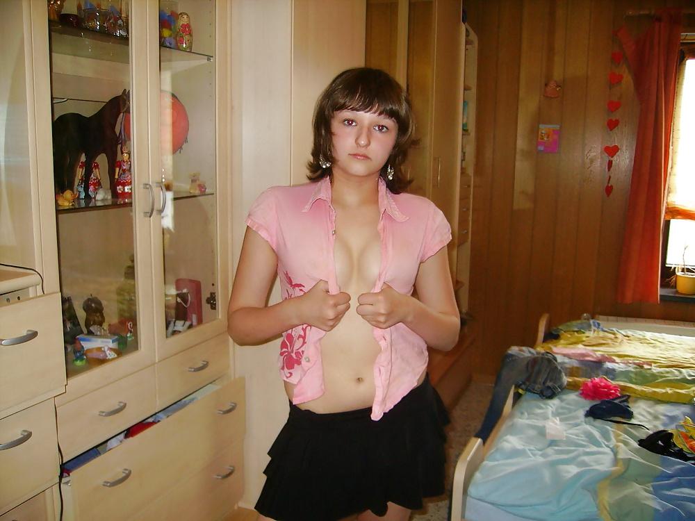 24P Short Hair Teen