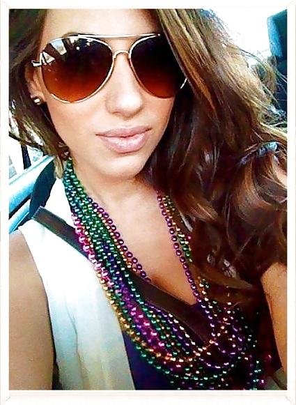 11P Latina with amazing cleavage
