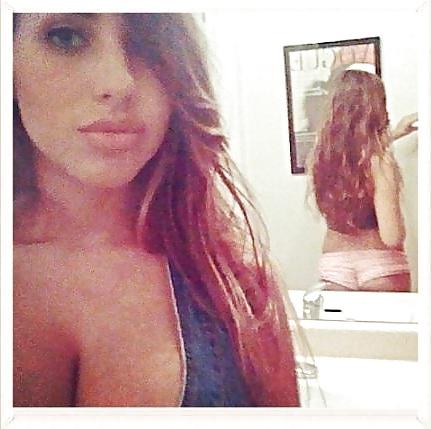 11P Latina with amazing cleavage