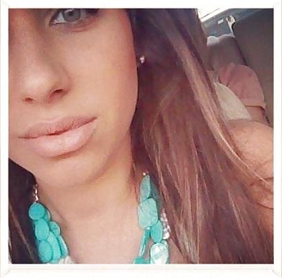11P Latina with amazing cleavage