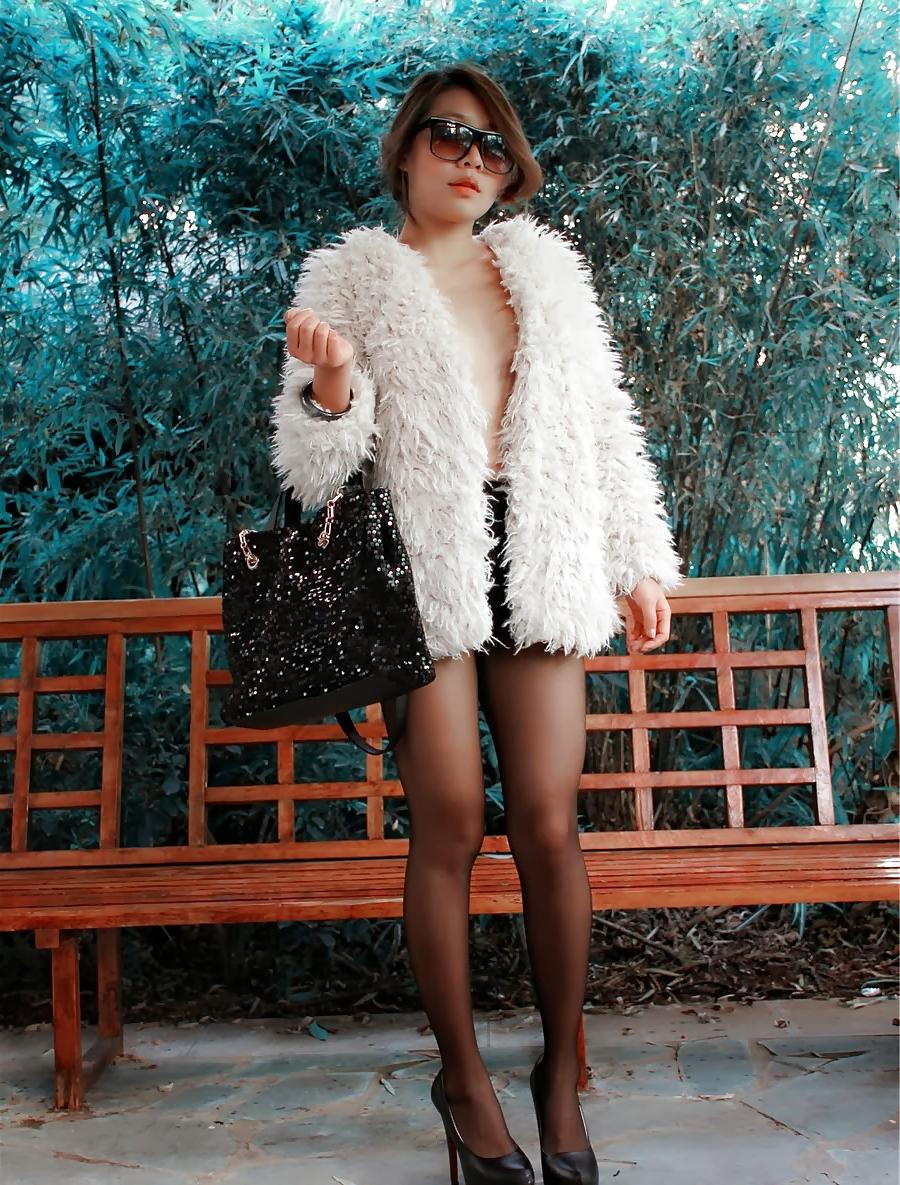 10P Asian gf public nude
