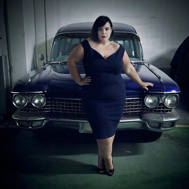 21P Voluptuous Burlesque, Pin-up and Retro Women 11