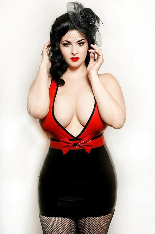 21P Voluptuous Burlesque, Pin-up and Retro Women 11