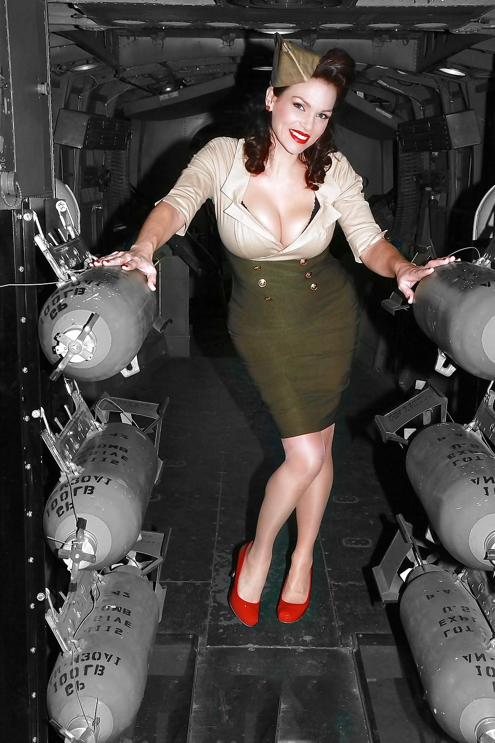 21P Voluptuous Burlesque, Pin-up and Retro Women 11