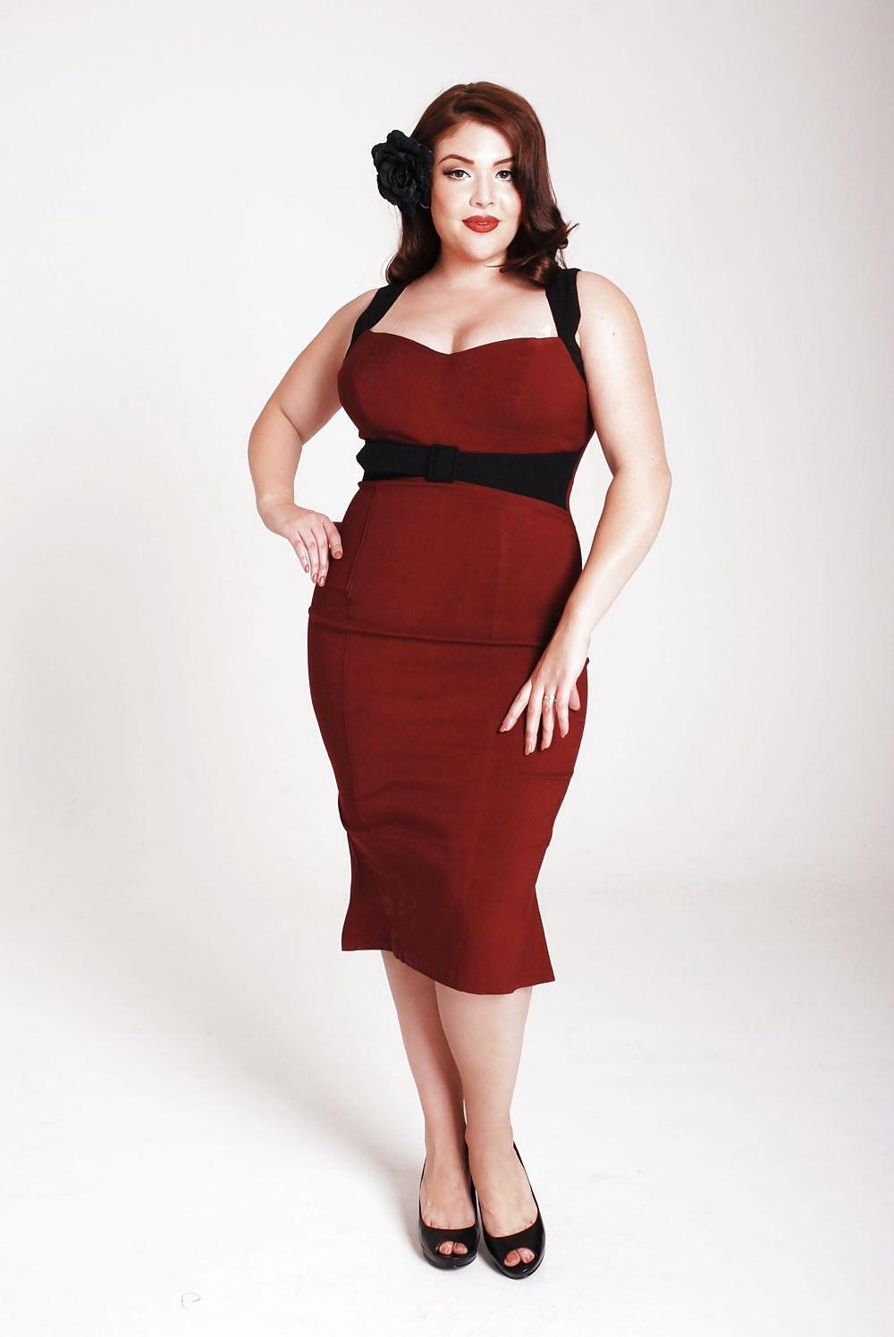 21P Voluptuous Burlesque, Pin-up and Retro Women 11
