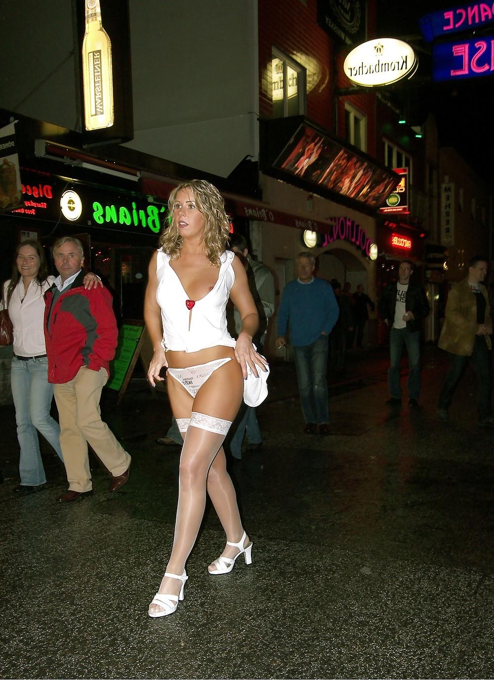 25P Flashing in Public (Reeperbahn)