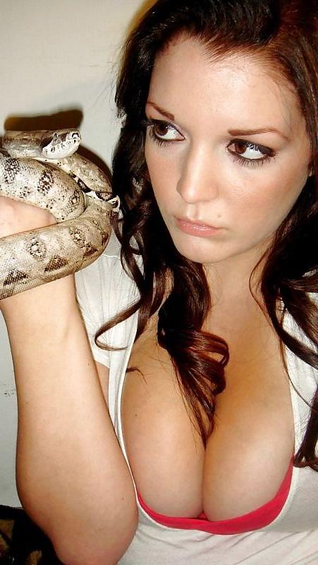 25P Winter (a.k.a 'internet famous' Epic Cleavage Girl!)
