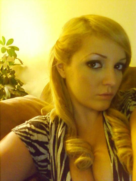 25P Winter (a.k.a 'internet famous' Epic Cleavage Girl!)